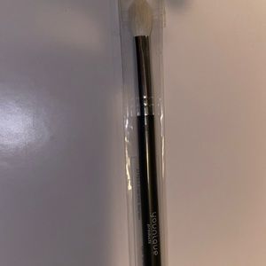 Younique fluff crease brush